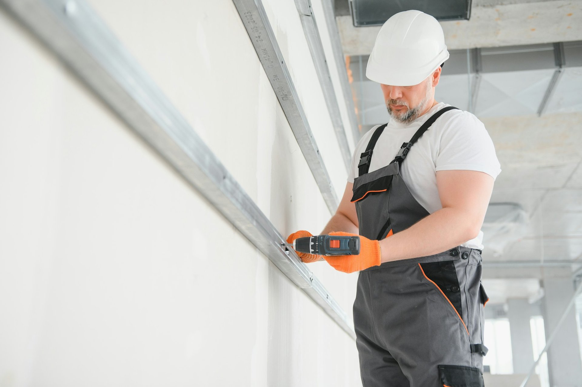Comment poser du placo sur un mur sans rail : guide pratique - Ideesdesign