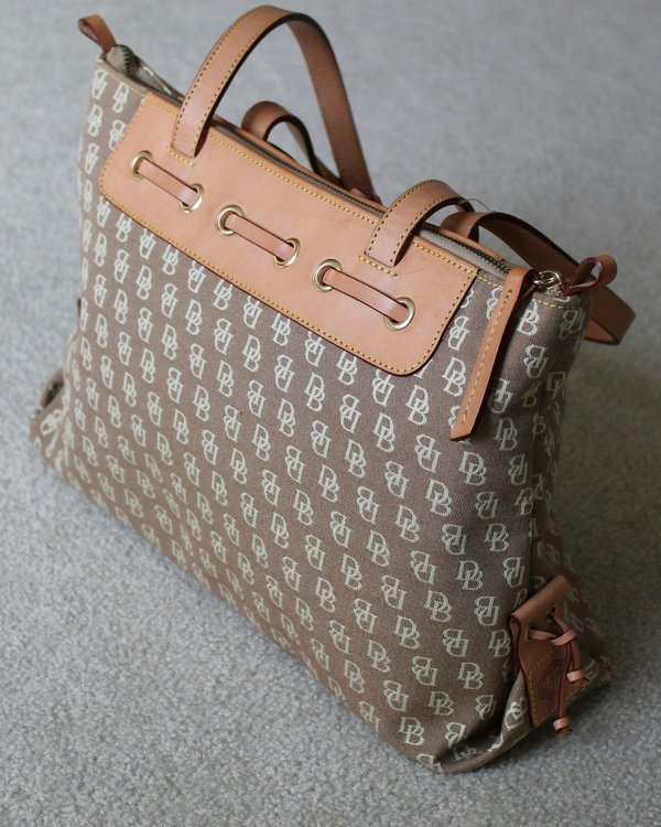 Découvrez l'organisateur transparent pour vos sacs à main !